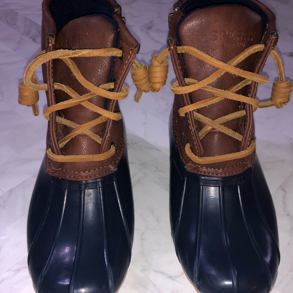 Girls Sperry Top Sider Boots. EUC. Size 2